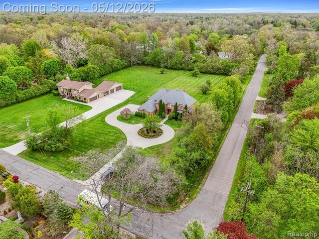 30060 Bristol Lane, Bingham Farms, MI 48025