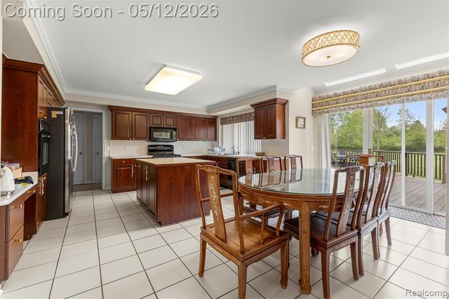 30060 Bristol Lane, Bingham Farms, MI 48025