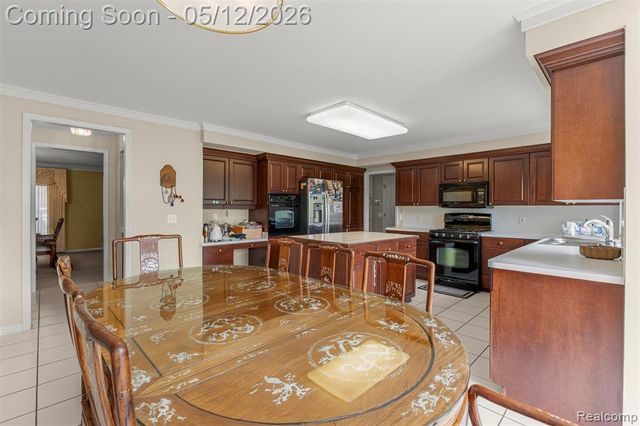 30060 Bristol Lane, Bingham Farms, MI 48025