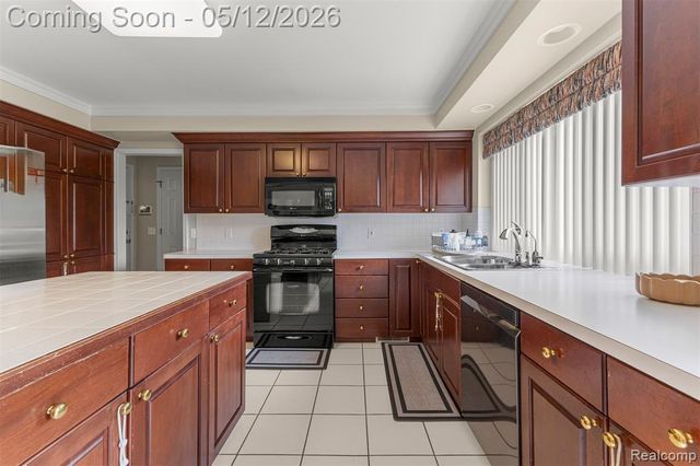 30060 Bristol Lane, Bingham Farms, MI 48025