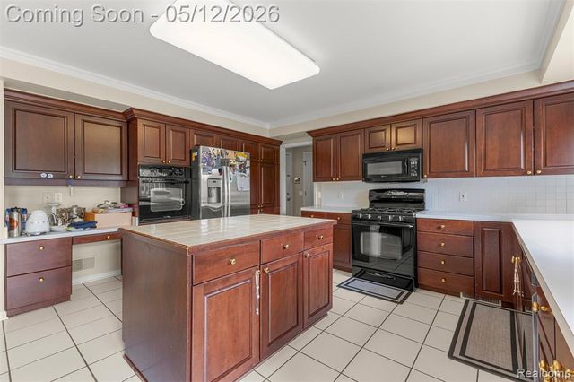 30060 Bristol Lane, Bingham Farms, MI 48025
