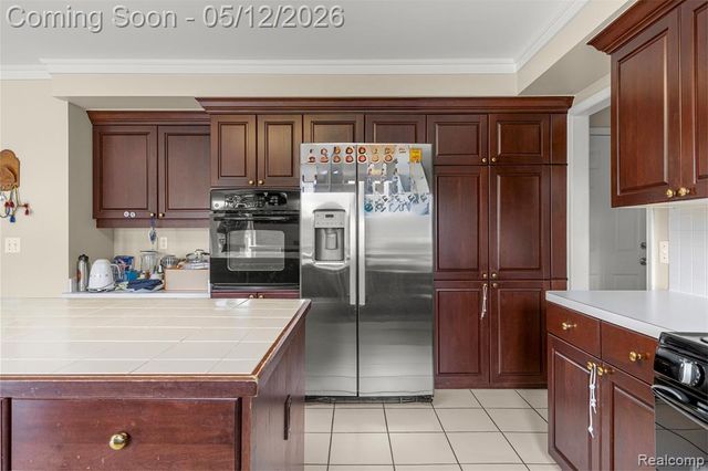 30060 Bristol Lane, Bingham Farms, MI 48025
