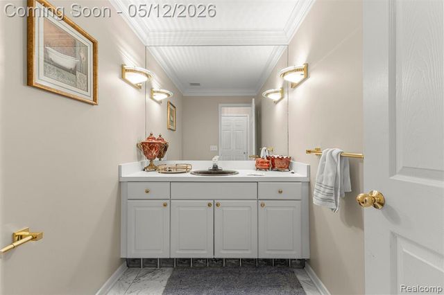 30060 Bristol Lane, Bingham Farms, MI 48025