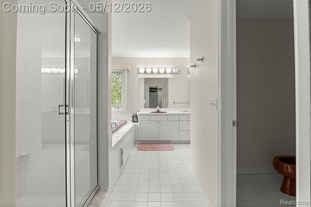 30060 Bristol Lane, Bingham Farms, MI 48025