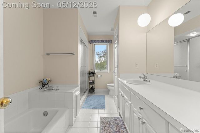 30060 Bristol Lane, Bingham Farms, MI 48025