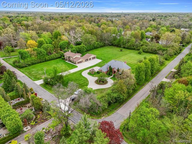 30060 Bristol Lane, Bingham Farms, MI 48025