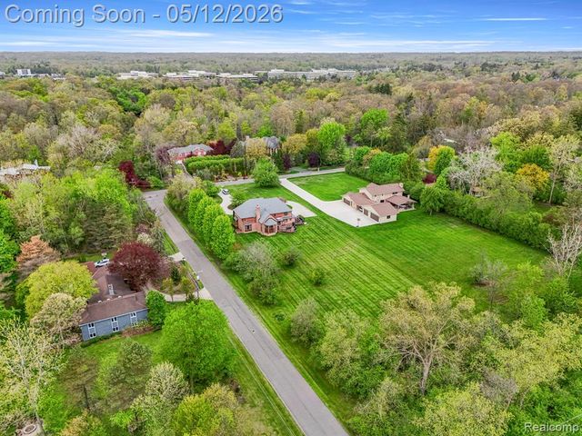 30060 Bristol Lane, Bingham Farms, MI 48025