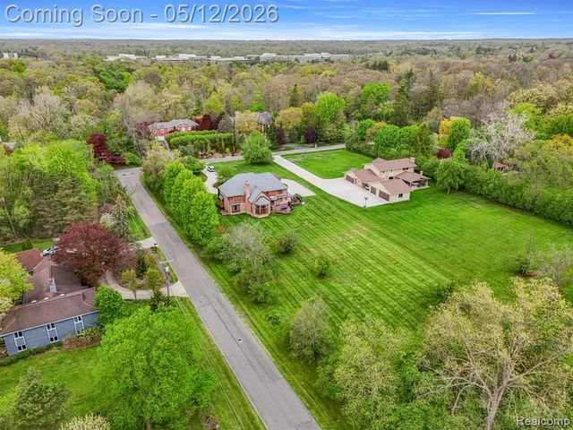 30060 Bristol Lane, Bingham Farms, MI 48025