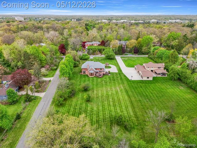 30060 Bristol Lane, Bingham Farms, MI 48025