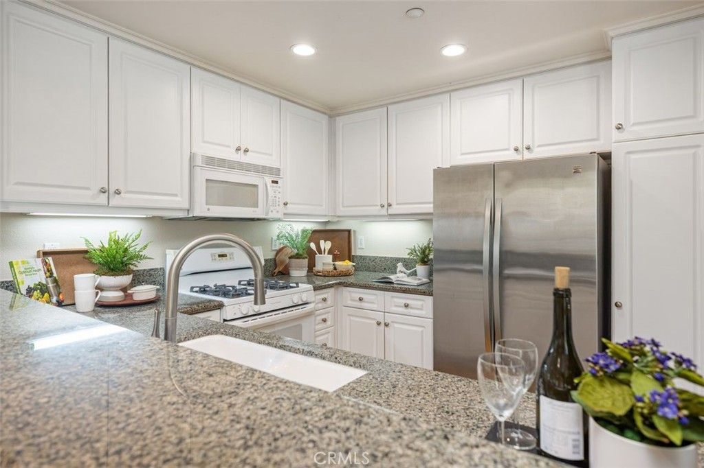 Image 14 of property listing at 33 Flowerbud, Irvine, CA 92603