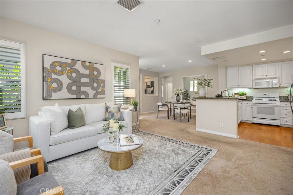 Image 16 of property listing at 33 Flowerbud, Irvine, CA 92603