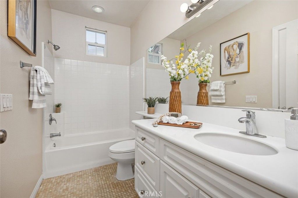 Image 20 of property listing at 33 Flowerbud, Irvine, CA 92603