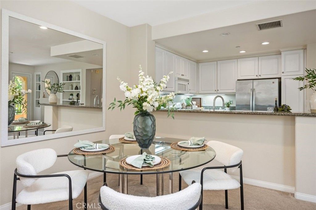 Image 3 of property listing at 33 Flowerbud, Irvine, CA 92603