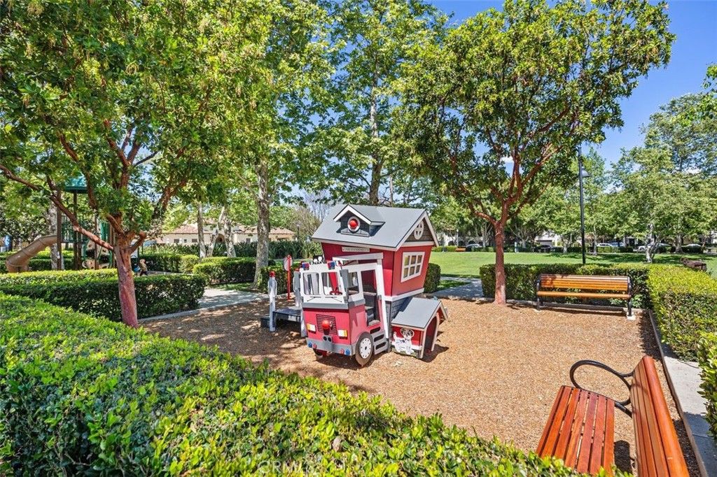 Image 34 of property listing at 33 Flowerbud, Irvine, CA 92603