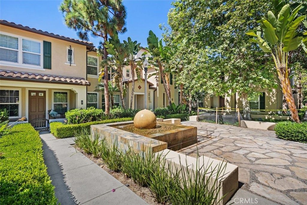 Image 5 of property listing at 33 Flowerbud, Irvine, CA 92603