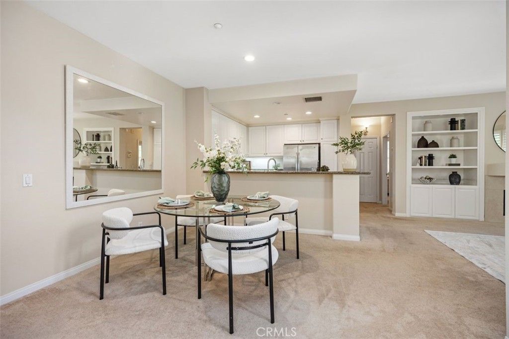 Image 9 of property listing at 33 Flowerbud, Irvine, CA 92603
