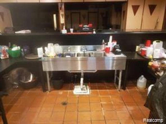 7455 Fenkell Street, Detroit, MI 48238