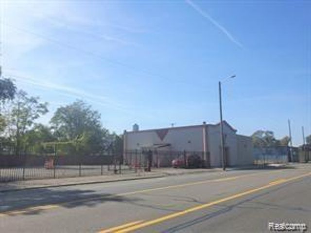 7455 Fenkell Street, Detroit, MI 48238