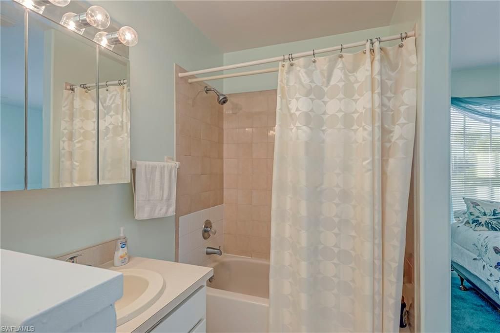 Image 16 of property listing at 1005 SW 48th TER # 2, Cape Coral, FL 33914