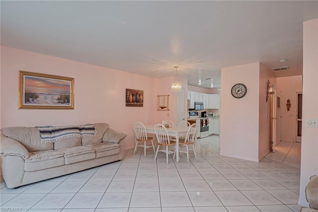 Image 3 of property listing at 1005 SW 48th TER # 2, Cape Coral, FL 33914