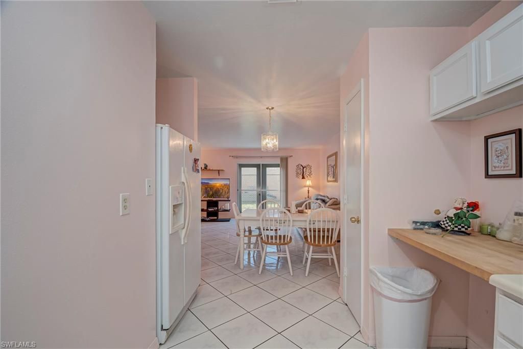 Image 8 of property listing at 1005 SW 48th TER # 2, Cape Coral, FL 33914