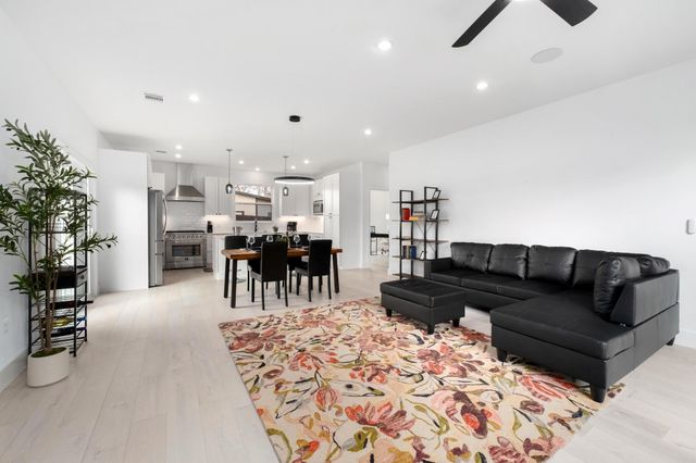 1500 Sylvan Glade 1B, Austin, TX 78745