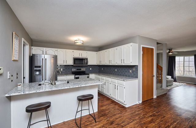 4425 Mills Civic Parkway 204, West Des Moines, IA 50265