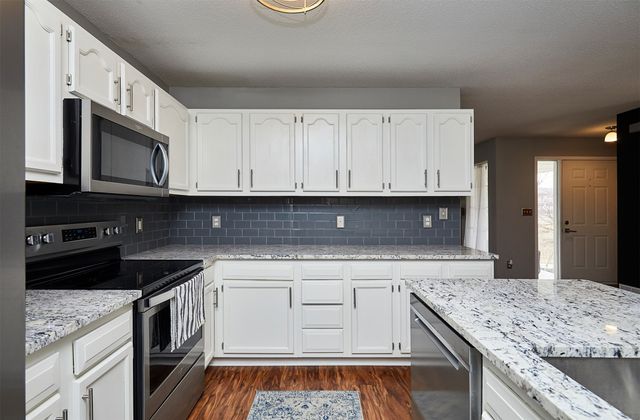 4425 Mills Civic Parkway 204, West Des Moines, IA 50265