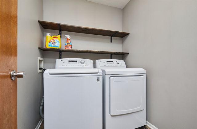 4425 Mills Civic Parkway 204, West Des Moines, IA 50265