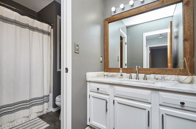 4425 Mills Civic Parkway 204, West Des Moines, IA 50265