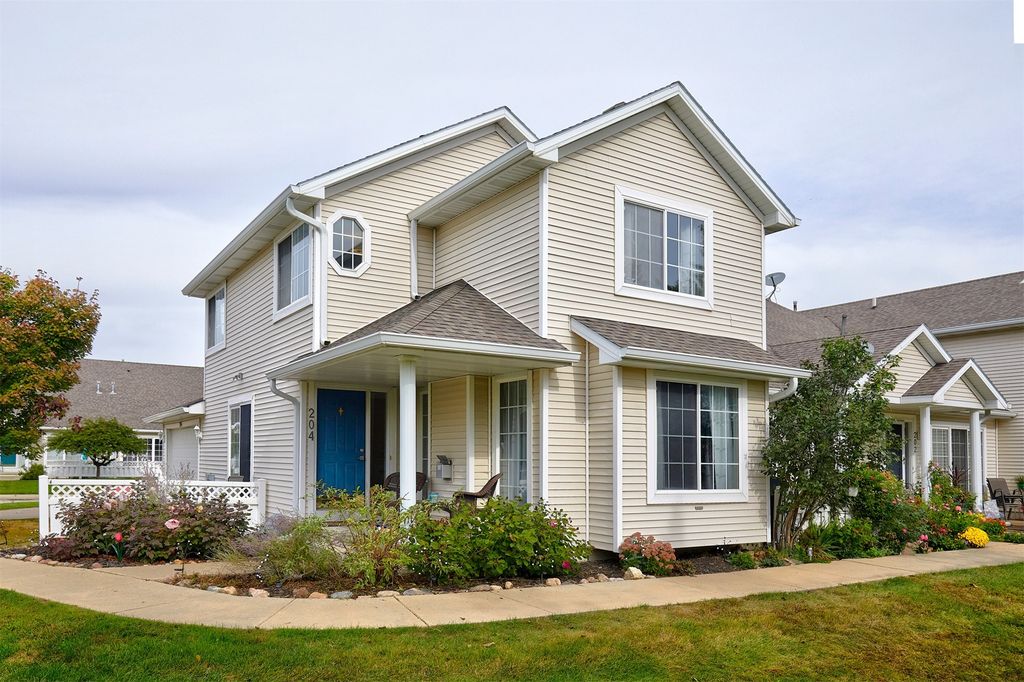 4425 Mills Civic Parkway 204, West Des Moines, IA 50265