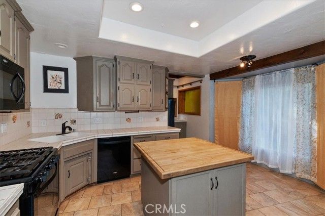 948 Arbula, Crestline, CA 92325