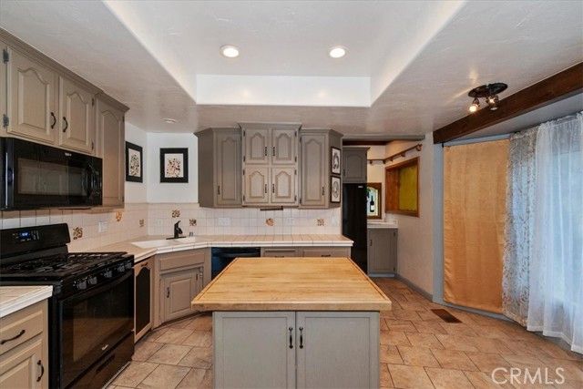 948 Arbula, Crestline, CA 92325