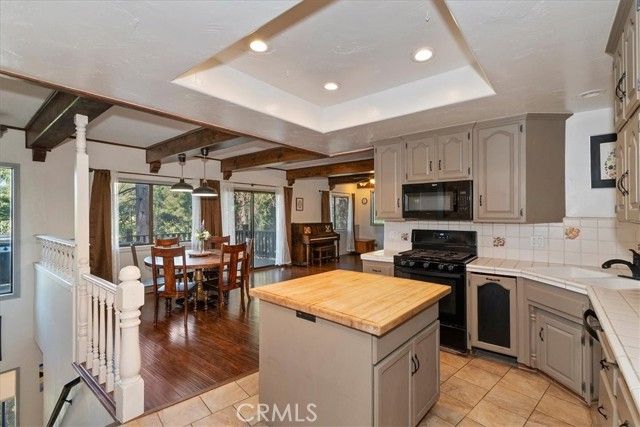 948 Arbula, Crestline, CA 92325