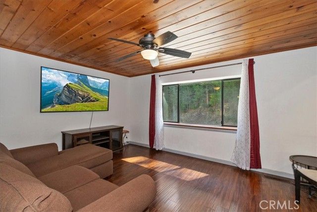 948 Arbula, Crestline, CA 92325