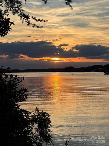 146 Unit C Beacon Drive C, Mooresville, NC 28117