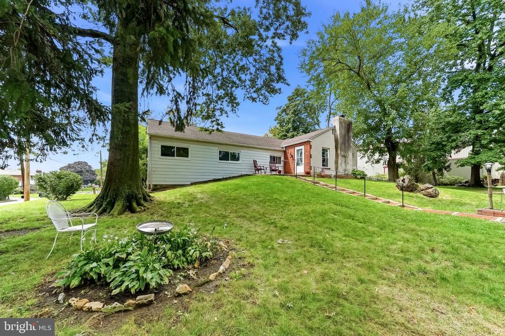 4 N GARFIELD AVE, GLENOLDEN, PA 19036 — exterior