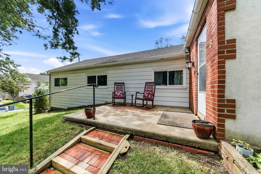 4 N GARFIELD AVE, GLENOLDEN, PA 19036 — photo 4