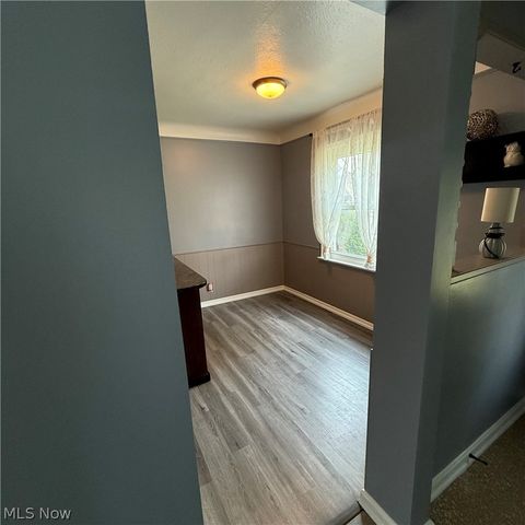 7715 Renwood Drive, Parma, OH 44129