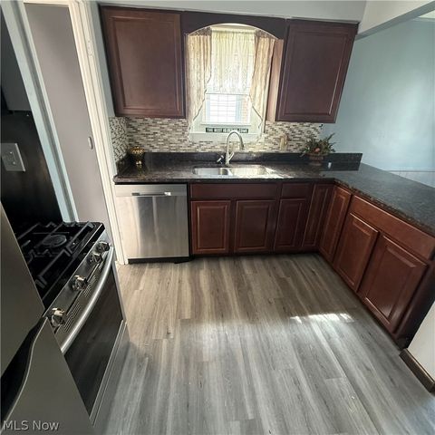7715 Renwood Drive, Parma, OH 44129