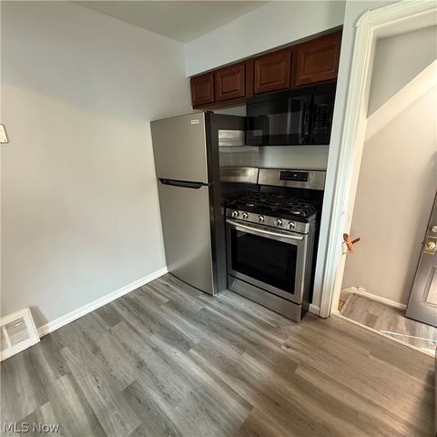 7715 Renwood Drive, Parma, OH 44129