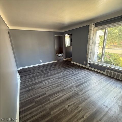 7715 Renwood Drive, Parma, OH 44129
