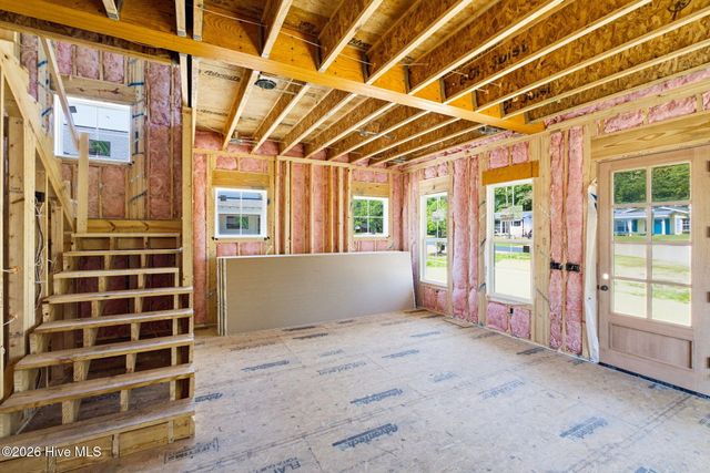 607 Burrington Avenue, Southport, NC 28461