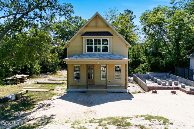 607 Burrington Avenue, Southport, NC 28461