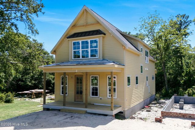 607 Burrington Avenue, Southport, NC 28461