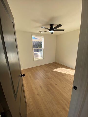 6668 Wedington Drive, Fayetteville, AR 72704