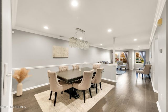 25 Sunningdale Circle, Manalapan, NJ 07726