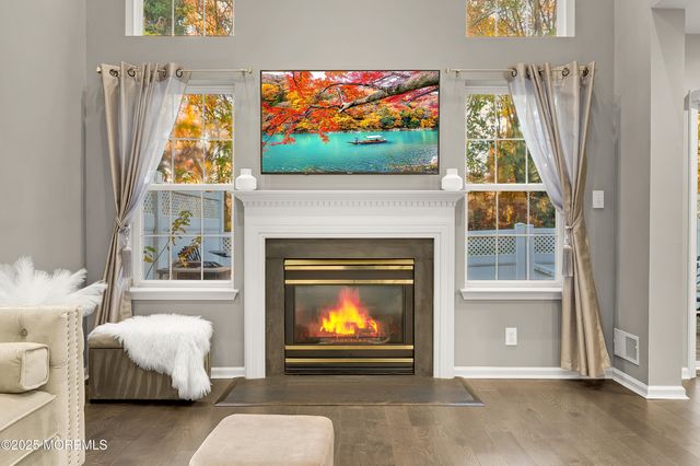 25 Sunningdale Circle, Manalapan, NJ 07726