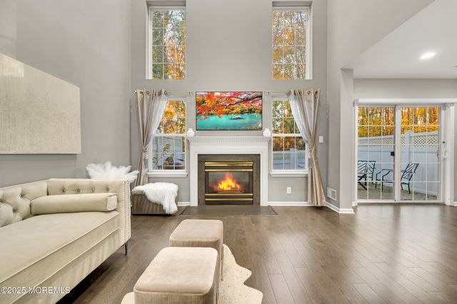 25 Sunningdale Circle, Manalapan, NJ 07726