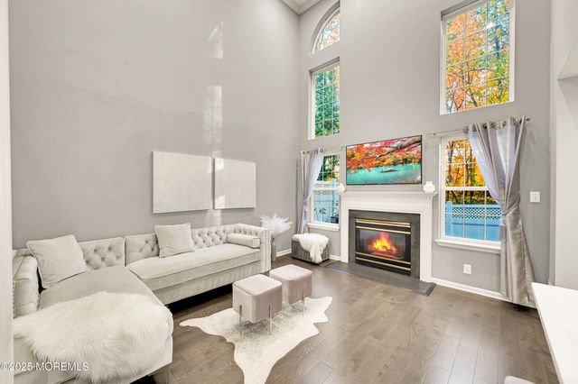 25 Sunningdale Circle, Manalapan, NJ 07726